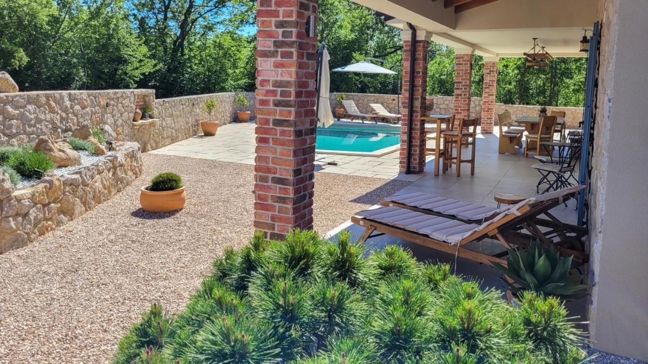 Villa Alara - Charming Villa With Heated Swimming Pool Milohnici Exterior photo